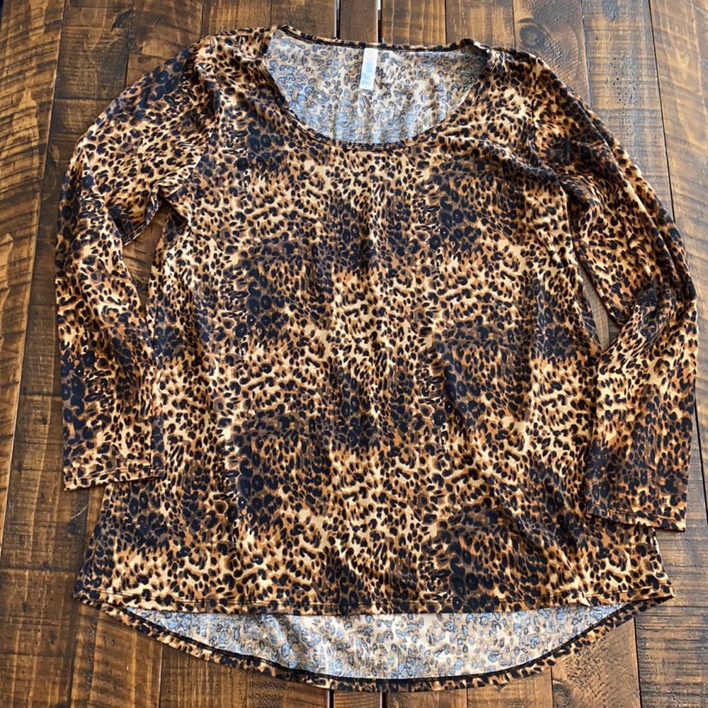LuLaRoe Lynnae Long Sleeve High-Low Leopard Print Top XL Animal Print Shirt
